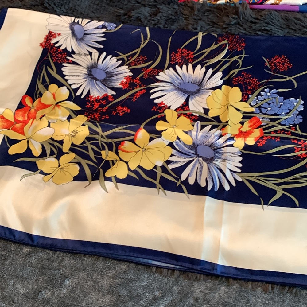 Vintage Scarf - Picture 3 of 6
